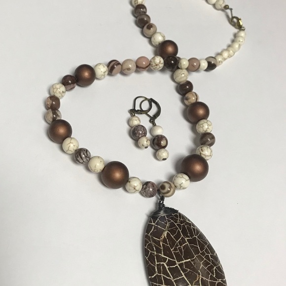 Jewelry - Brown &cream statement necklace/earrings